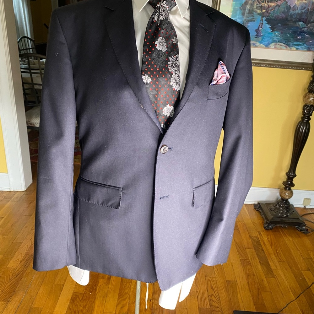 Brooks Brothers Black Fleece Three button black suit size BB 2 No sleeve button